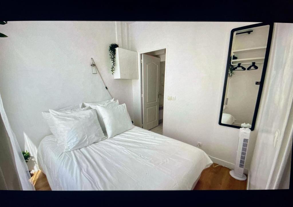 Cute One Bedroom In Le Marais Párizs Kültér fotó
