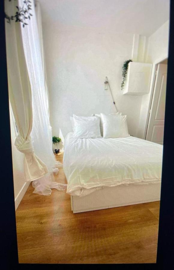 Cute One Bedroom In Le Marais Párizs Kültér fotó